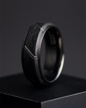 Preview: 8 mm schwarzer Titanring mit geschmiedetem Carbon-Finish - Carus Black